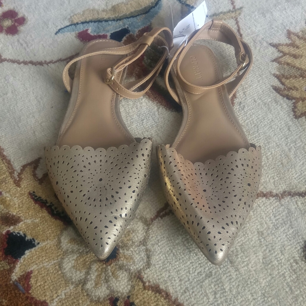 Old Navy gold flats size 8
